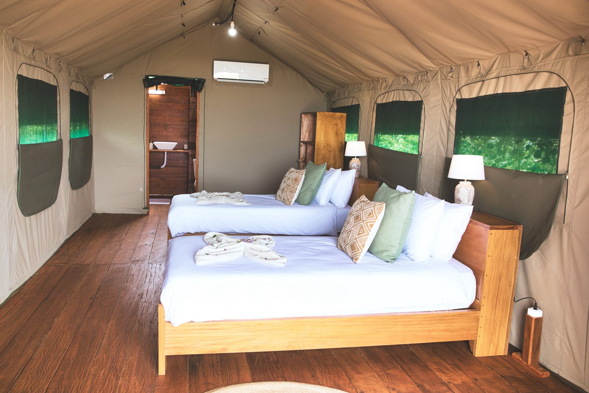Tente-lodge tout confort au cœur de la forêt
